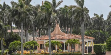 Candidata de oposição vence eleição em distrito onde fica resort de Trump nos EUA, indica imprensa