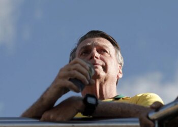 Bolsonaro tem melhora clínica, mas segue na UTI sem previsão de alta
