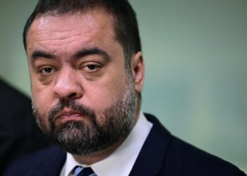 Castro exonera 11 secretários em meio a possível renúncia