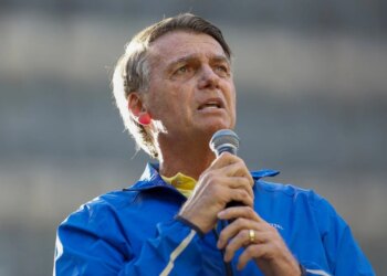 Bolsonaro recebe alta da UTI e é transferido para quarto de hospital