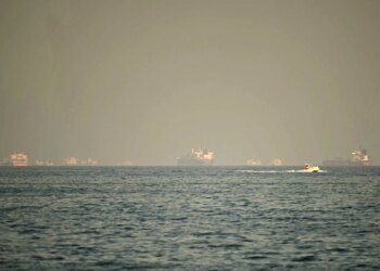 Reino Unido e França vão organizar encontro internacional para tentar reabrir o Estreito de Ormuz