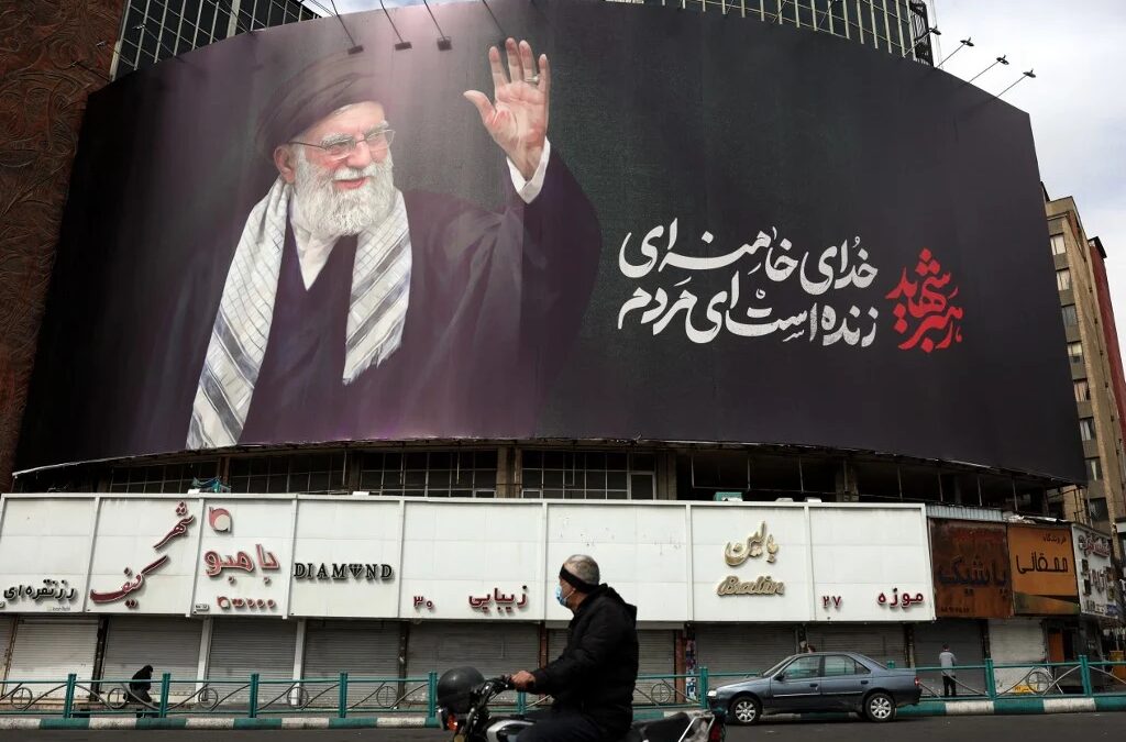 Imprensa estatal iraniana nega negociações com EUA após anúncio de Trump