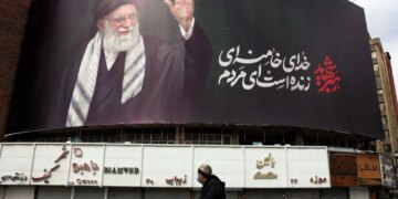 Imprensa estatal iraniana nega negociações com EUA após anúncio de Trump