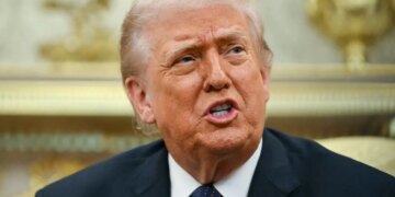 Trump ameaça ‘aniquilar’ usinas de energia do Irã se Ormuz não for reaberto em 48 horas