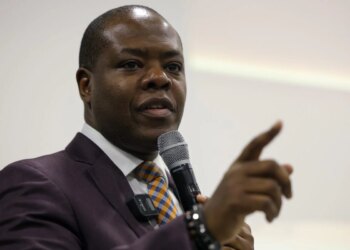 Mendonça dá 15 dias para Silvio Almeida se manifestar sobre denúncia de importunação sexual