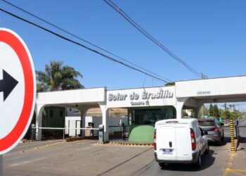 Moraes proíbe drones perto da casa onde Bolsonaro cumpre prisão