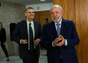 Lula escala ministros e nomes históricos do PT para coordenação da campanha à reeleição