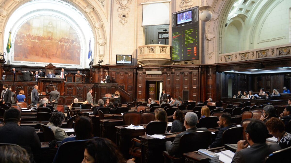 TRE-RJ marca para terça recontagem de votos após cassação de Bacellar