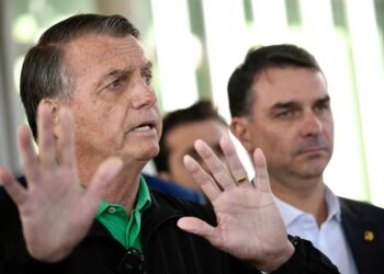 Fora da Papudinha mas em prisão domiciliar, Bolsonaro pode ter dificuldades para articular eleições