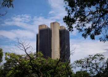 Focus: projeção de IPCA 2026 passa de 4,17% para 4,31%, abaixo do teto da meta