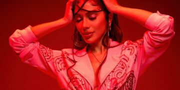 Anitta comemora aniversário com festa lotada de famosos