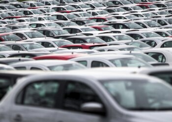 Financiamento de veículos perde força em fevereiro, mas ainda supera 2025