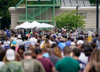 Custo unitário de mão de obra nos EUA sobe 4,4% no 4º trimestre de 2025