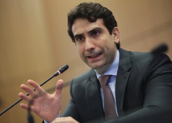 Galípolo: choque do petróleo pressiona inflação, mas BC incorpora impacto com cautela