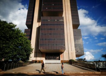 Relatório Focus: analistas elevam estimativa para a Selic este ano a 12,50% no Focus