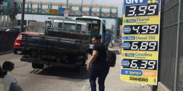 Efeitos da guerra: preço diesel dispara em março, com alta média de 9,26%
