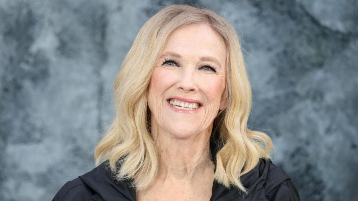Catherine O’Hara, de Beetlejuice e Esqueceram de Mim, morre aos 71 anos
