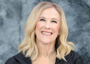 Catherine O’Hara, de Beetlejuice e Esqueceram de Mim, morre aos 71 anos