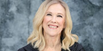 Catherine O’Hara, de Beetlejuice e Esqueceram de Mim, morre aos 71 anos