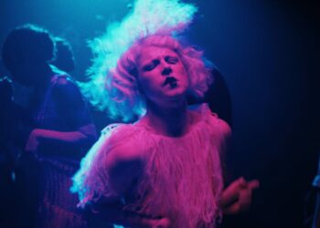 Crítica | A Noiva! (2026): um grito exuberante e caótico que não quer ouvir