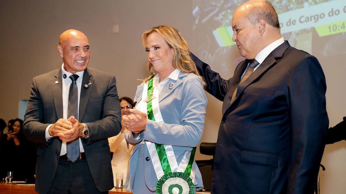 Celina Leão é empossada governadora do DF em sessão solene prestigiada