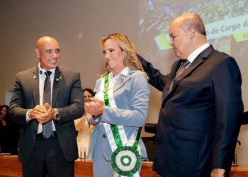 Celina Leão é empossada governadora do DF em sessão solene prestigiada
