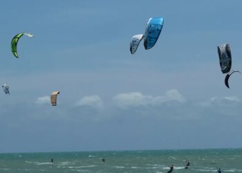 5 destinos para praticar kitesurfe pelo Brasil