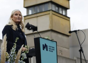 Princesa Mette-Marit da Noruega diz que foi ‘manipulada e enganada’ por Epstein