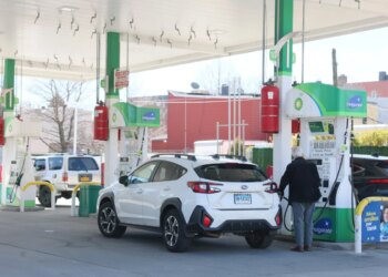 Gasolina chega ao maior preço nos EUA desde 2022