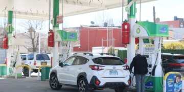 Gasolina chega ao maior preço nos EUA desde 2022