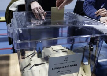 França realiza 2º turno de disputadas eleições municipais