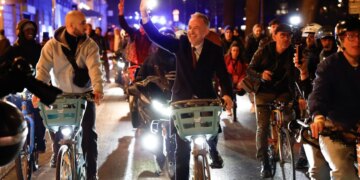 Esquerda mantém Paris e Marselha em eleições municipais na França