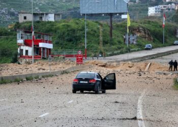 Israel lança ataques contra Teerã; Irã ameaça instalações de energia do Golfo