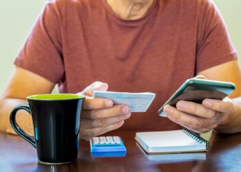 Confiança do consumidor no Brasil tem alta em março após dois meses de queda, diz FGV