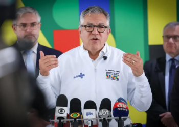 Brasil monitora impacto da guerra do Irã na distribuição de medicamentos