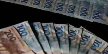 Crédito consignado privado cai 22,5% em fevereiro e juros sobem para 59,4%