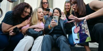 Júri dos EUA responsabiliza Meta e YouTube em julgamento sobre dependência em redes sociais