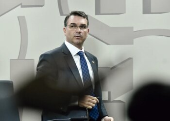 Ex-editor da Globo deixa campanha de Flávio Bolsonaro uma semana após contratação