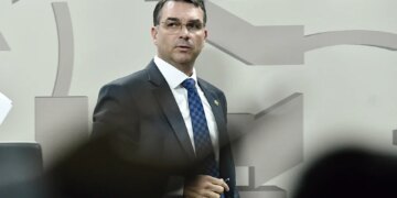 Ex-editor da Globo deixa campanha de Flávio Bolsonaro uma semana após contratação