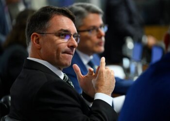 Pesquisa mostra que Flávio Bolsonaro ainda é pouco conhecido do eleitorado brasileiro