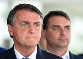 Bolsonaro segue sem previsão de alta em Brasília
