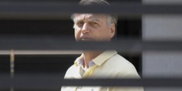Bolsonaro poderia ter acelerado atendimento na Papudinha acionando o ‘botão do pânico’, diz Moraes