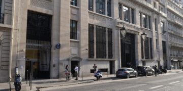 Polícia francesa impede atentado com explosivos diante do Bank of America em Paris