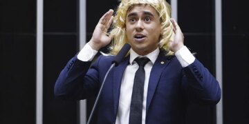 Justiça anula condenação e livra Nikolas de punição por transfobia na Câmara