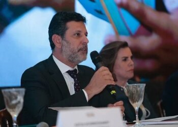 Quem é Leonardo Barchini, novo ministro da Educação após a saída de Camilo Santana