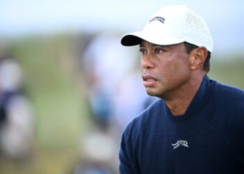 Tiger Woods é preso por dirigir sob efeito de substâncias após acidente na Flórida