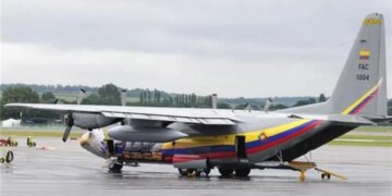 Avião de transporte militar sofre acidente ao decolar na Colômbia