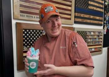 Barista com autismo tem gorjeta roubada e recebe apoio de clientes