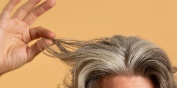 Queda de cabelo em mulheres: 4 sinais que você não deve ignorar