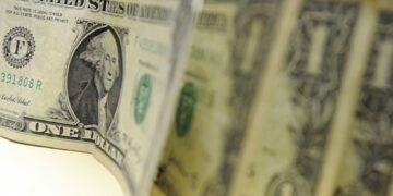 Dólar cai para R$ 5,24, e bolsa sobe 3,24% após fala de Trump